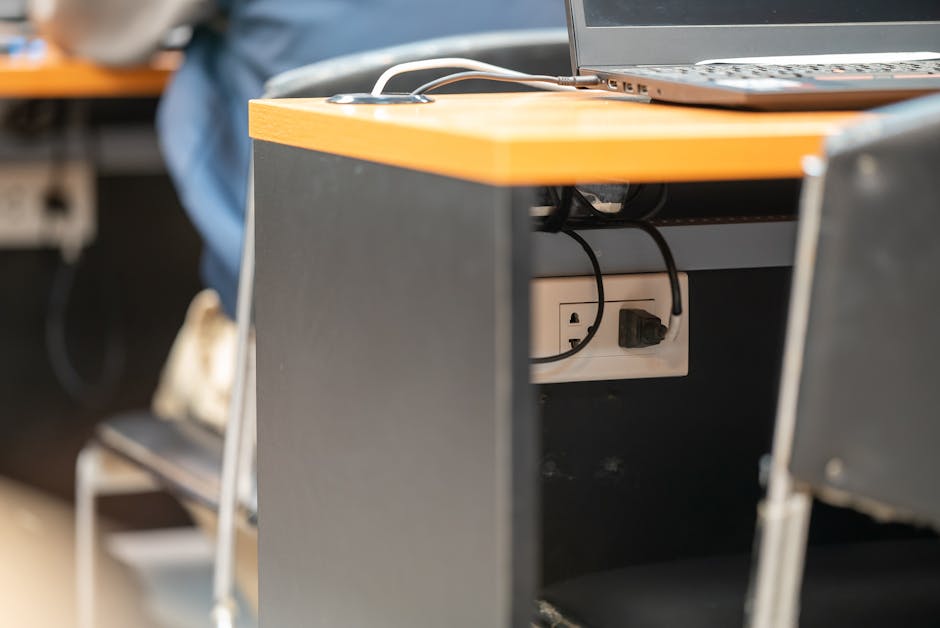 Laptop Stands and Cable Management: Keeping Your Desk Organised